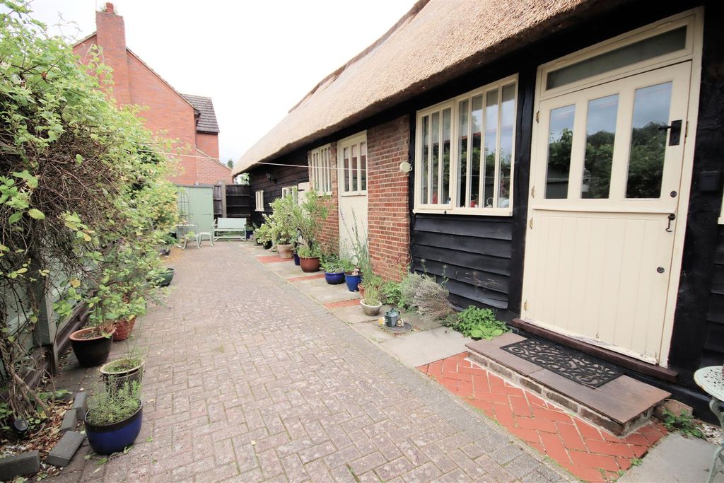 Property photo 1 of 32 Courtyard Garden
