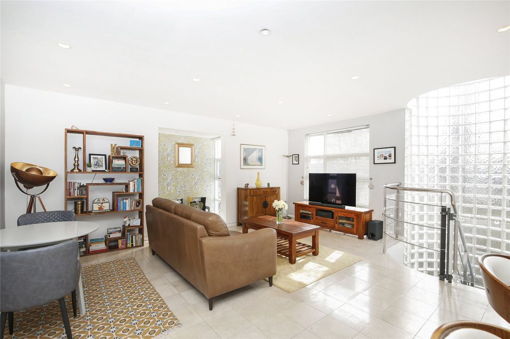 Property photo 2 of 14 Picture No. 25