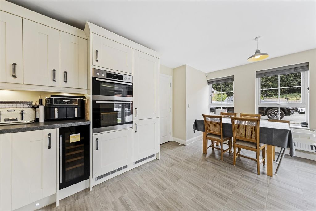 Property photo 2 of 31 16Woodpeckerwayweb21.Jpg
