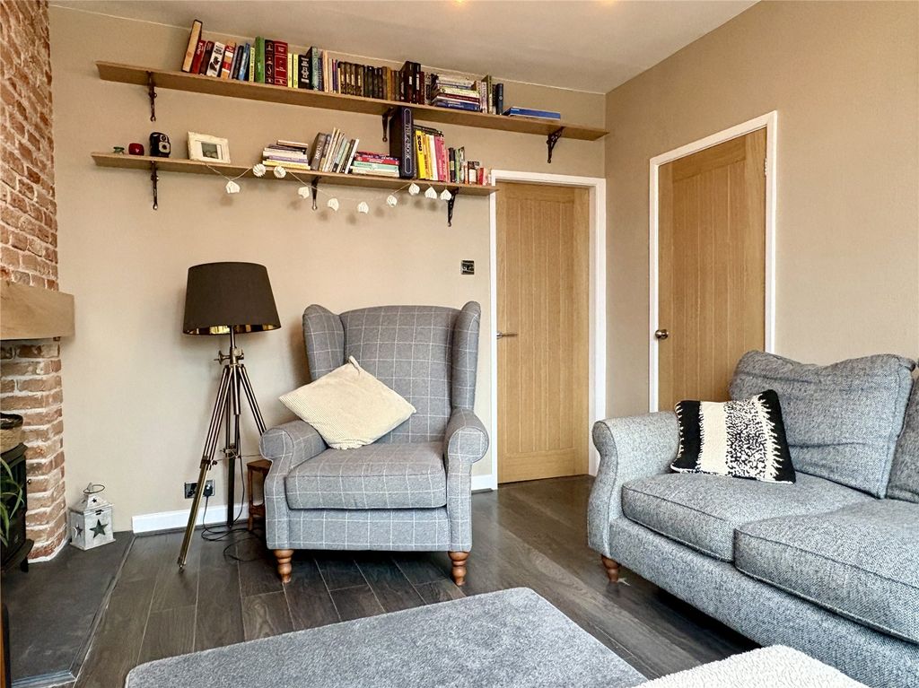 Property photo 3 of 18 Lounge