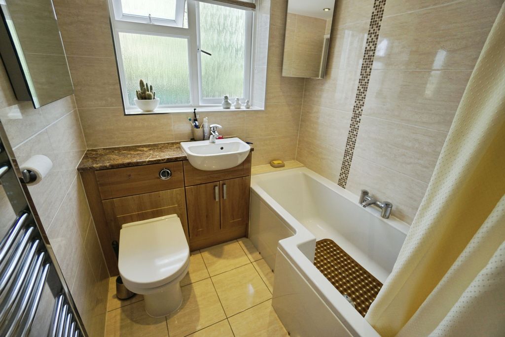 Property photo 3 of 16 Bathroom