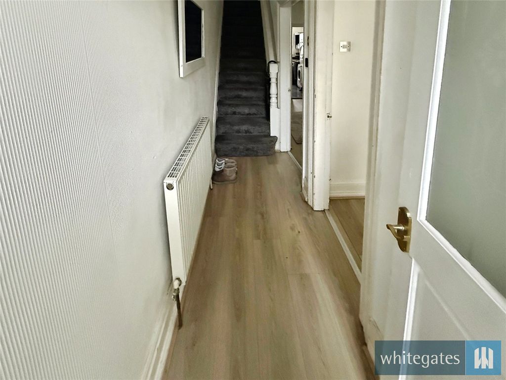 Property photo 2 of 19 Picture No. 11