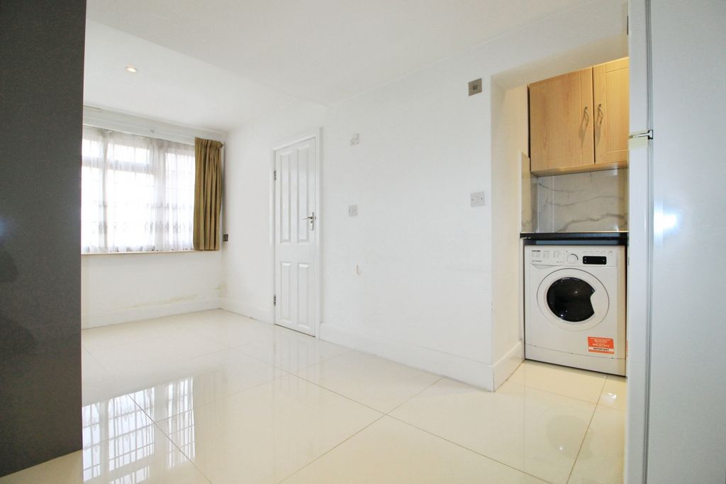 Property photo 3 of 11 Gallery