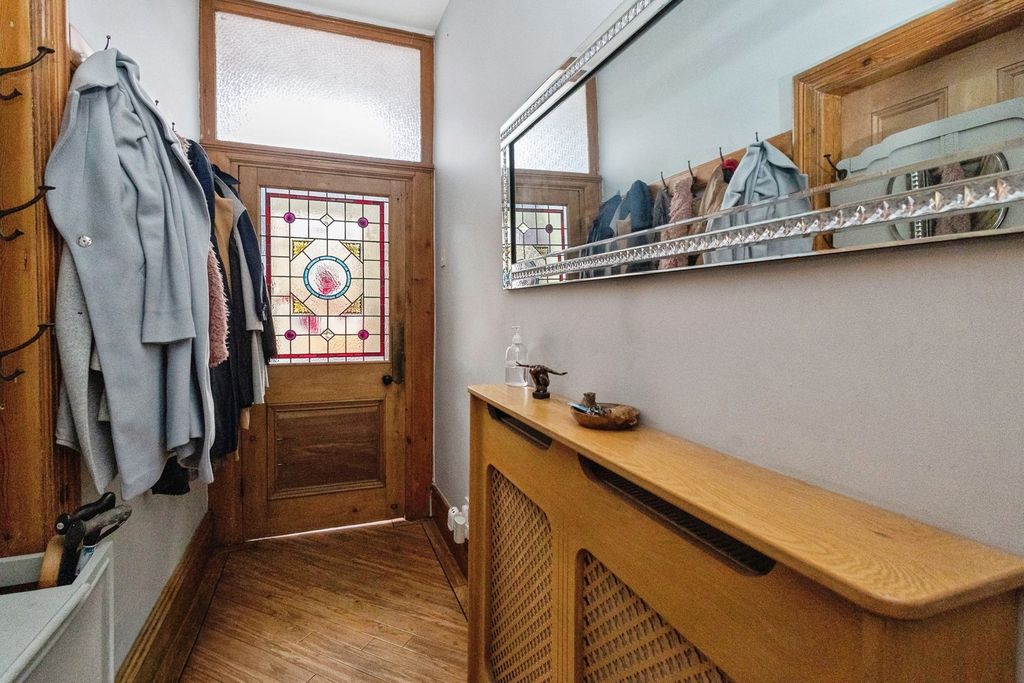 Property photo 2 of 25 Pbox-Img.Jpg