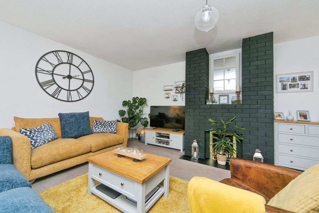 Property photo 3 of 17 Photo