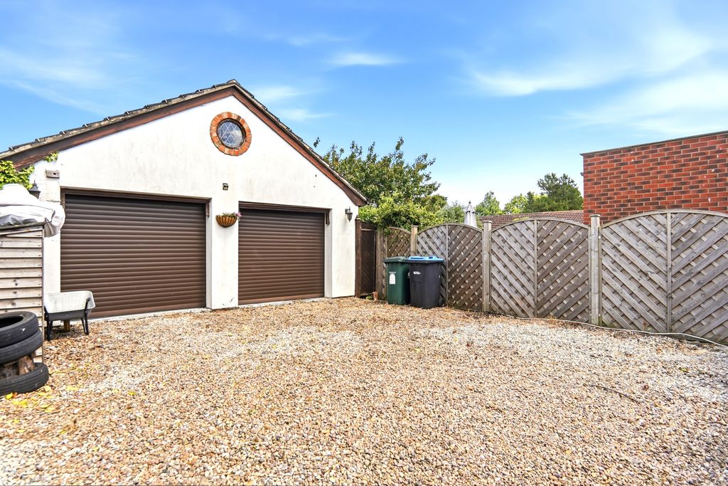 Property photo 2 of 39 Img035