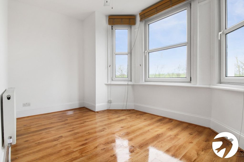 Property photo 2 of 6 Livingroom