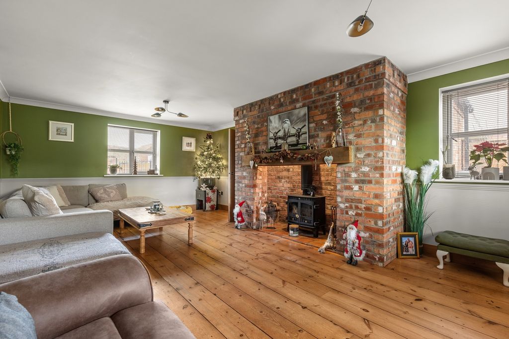 Property photo 2 of 27 Lounge