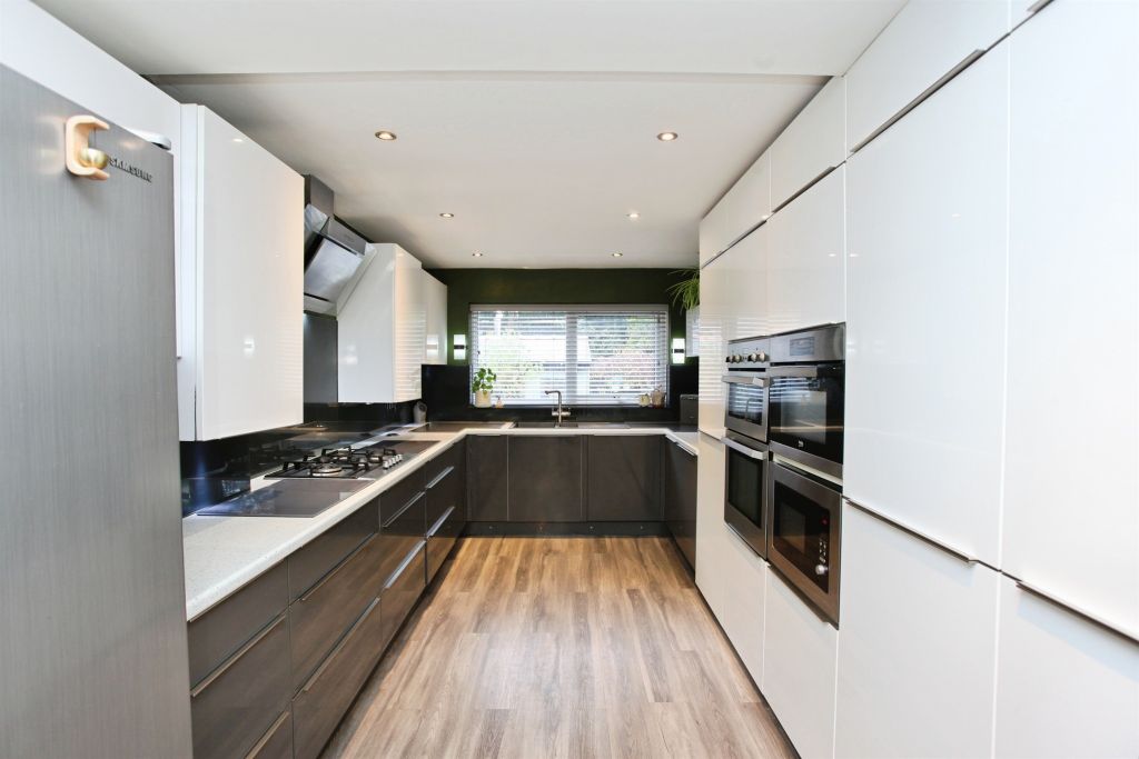 Property photo 2 of 33