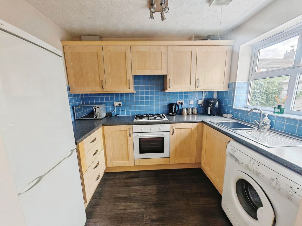 Property photo 3 of 23 Kitchen