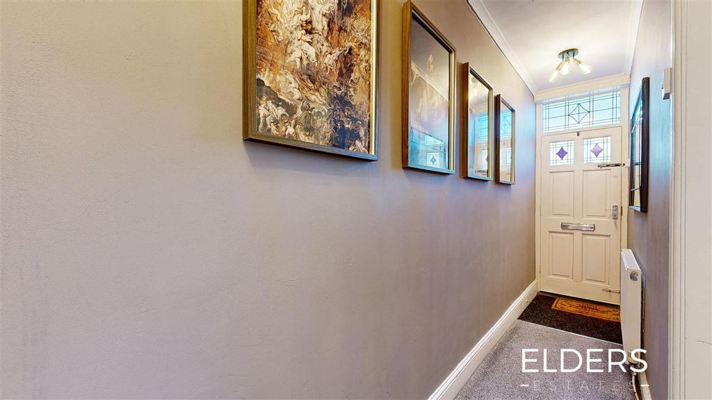 Property photo 2 of 18 Entrance Hall