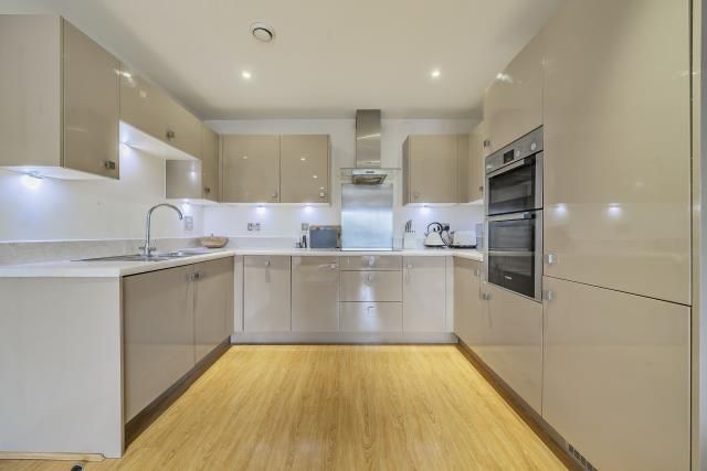 Property photo 2 of 11 Kitchen