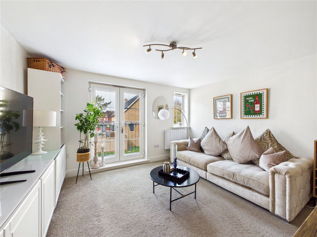 Property photo 1 of 17 Lounge