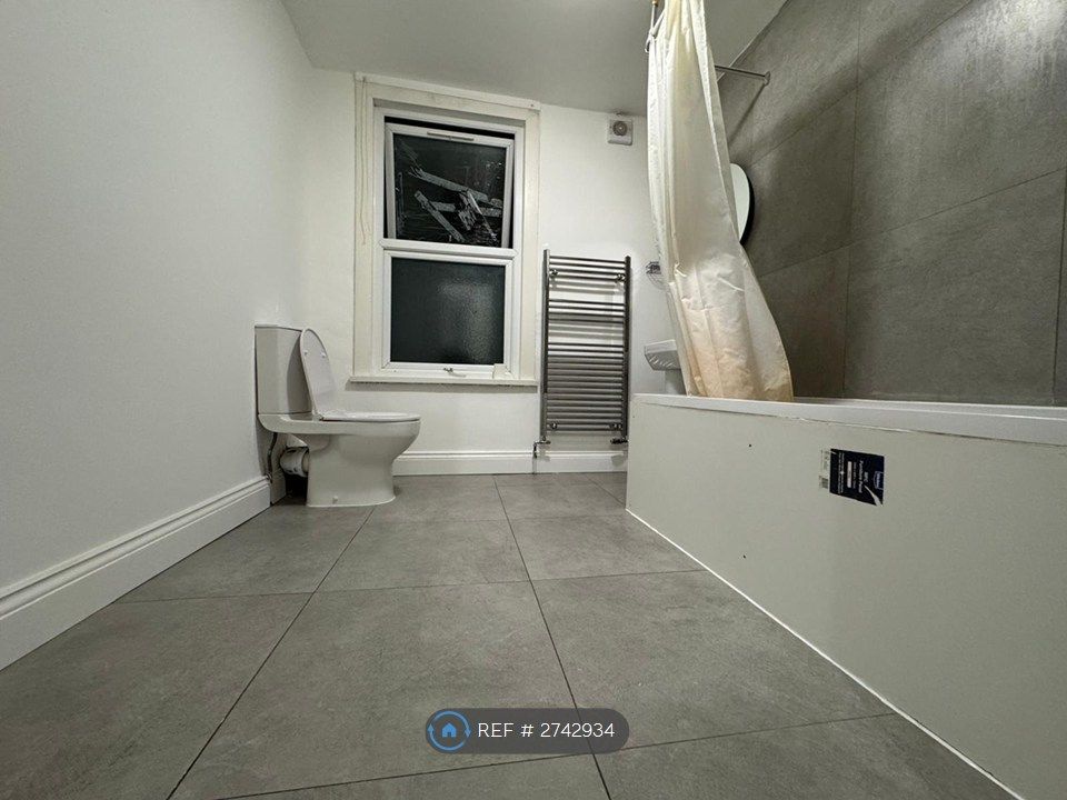 Property photo 3 of 12 Bathroom