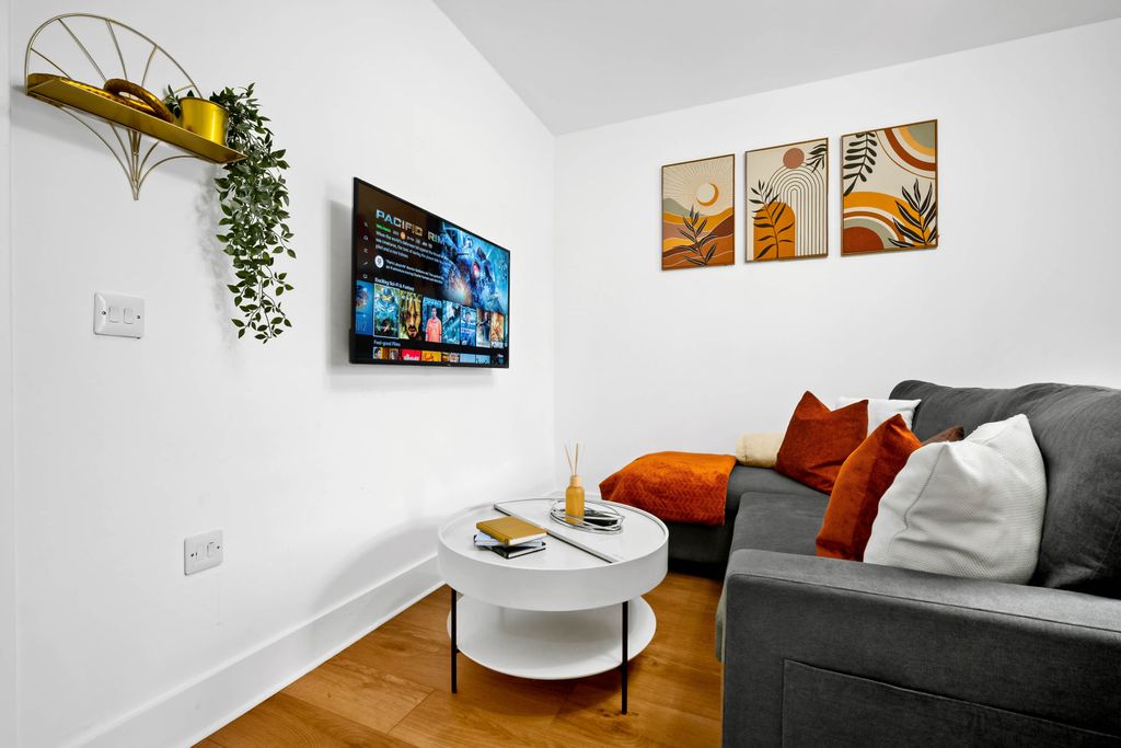 Property photo 3 of 11 2026-03-22-Deluxe-Apartments-10-006