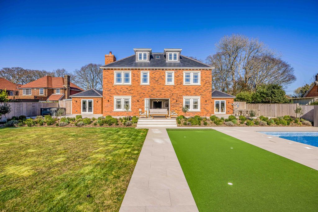 Property photo 1 of 42 Silverhall, Southwick Road, North Boarhunt-Small-P