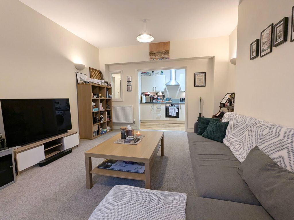 Property photo 3 of 6 Photo 6