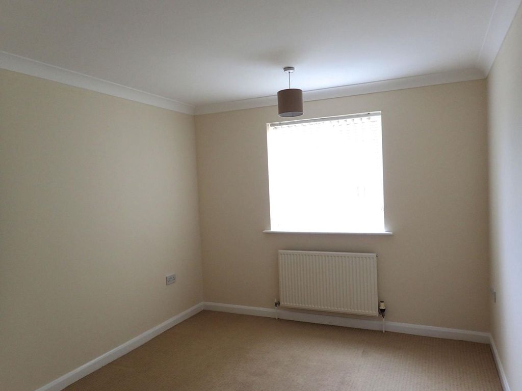 Property photo 3 of 7 Bed 1