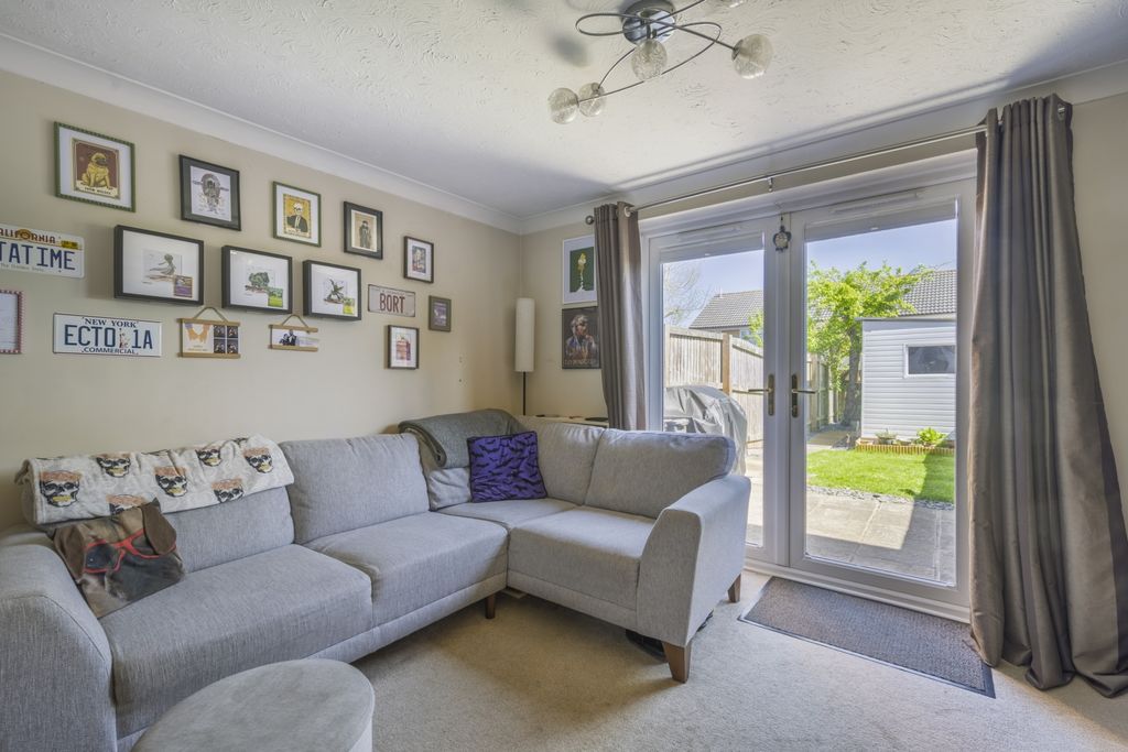 Property photo 2 of 11 Lounge