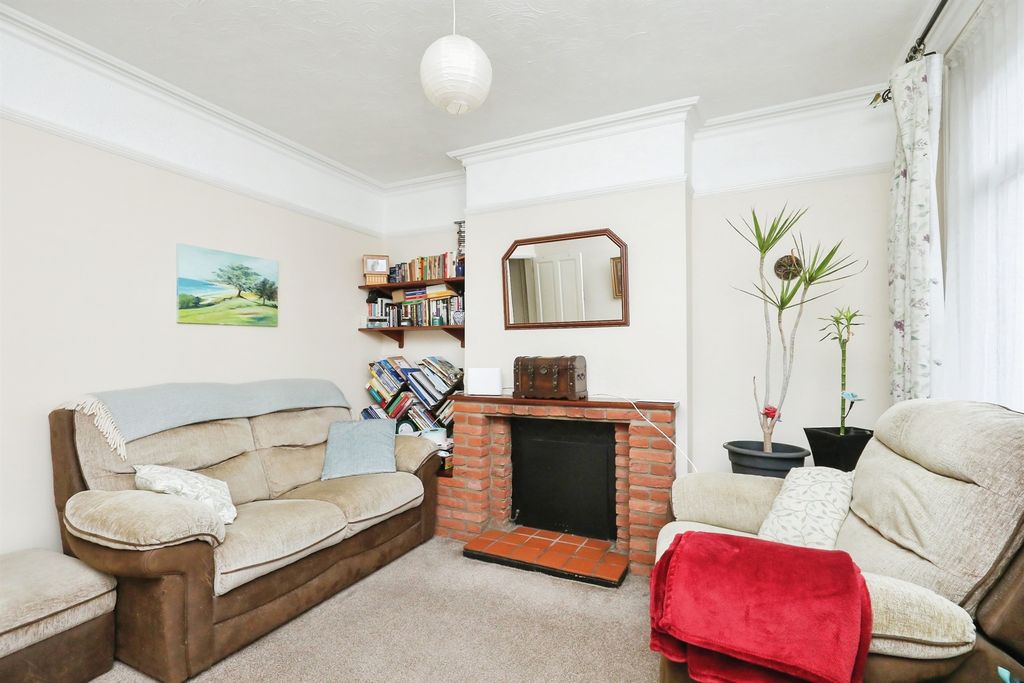 Property photo 2 of 17