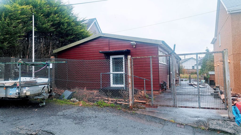 Property photo 1 of 2