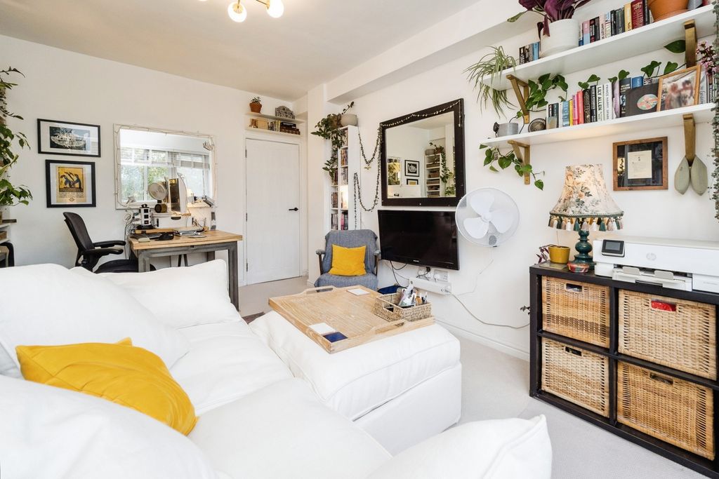 Property photo 3 of 21 Pbox-Img.Jpg