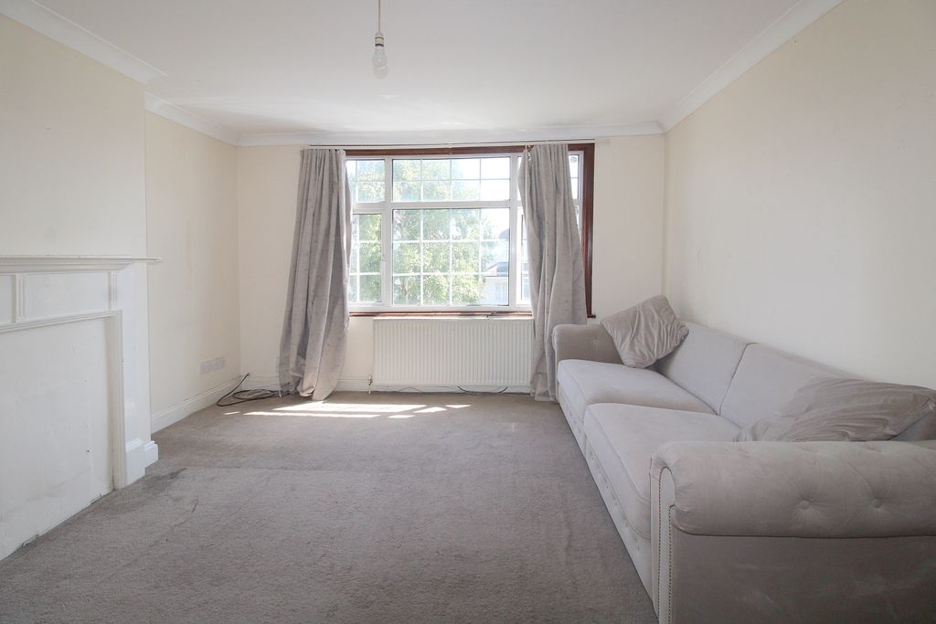 Property photo 1 of 4 Lounge