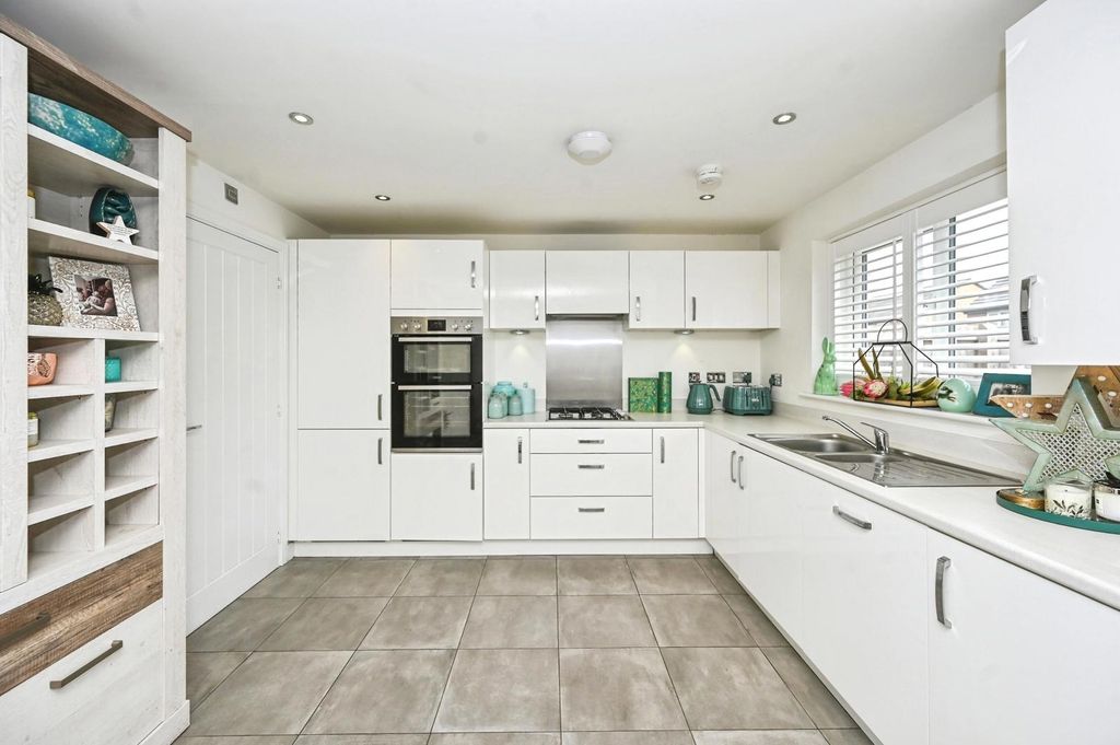 Property photo 1 of 23 Kitchen/Diner