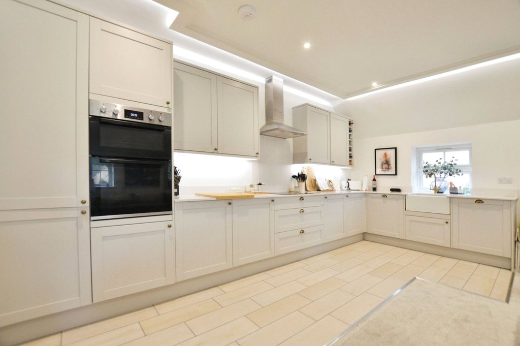 Property photo 2 of 14 Kitchen