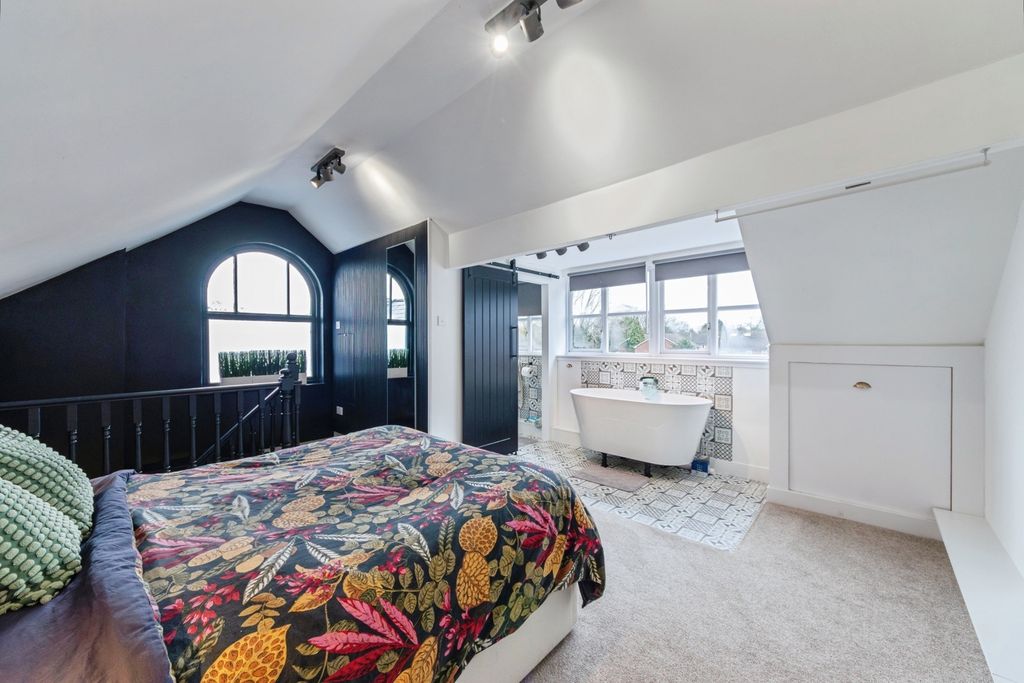 Property photo 2 of 32 Pbox-Img.Jpg