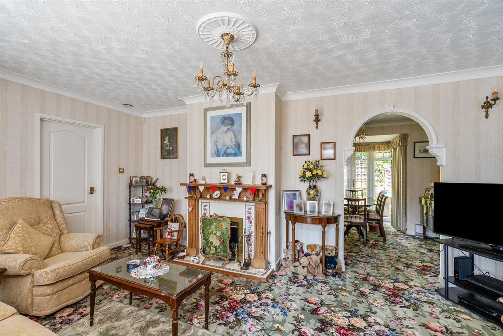 Property photo 3 of 15 103 Silhill Hall Road_11.Jpg