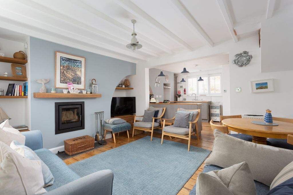 Property photo 3 of 15 Sitting Room