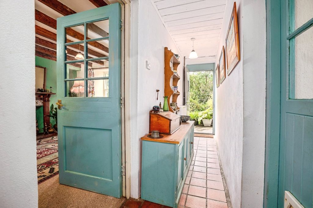 Property photo 3 of 28 Photo