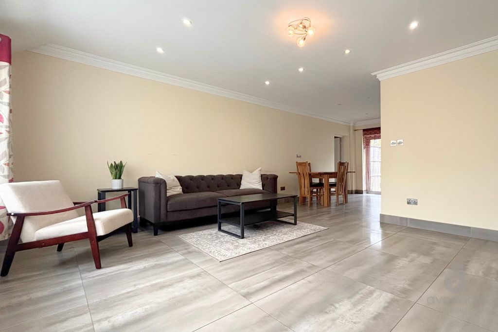Property photo 3 of 25 4384696