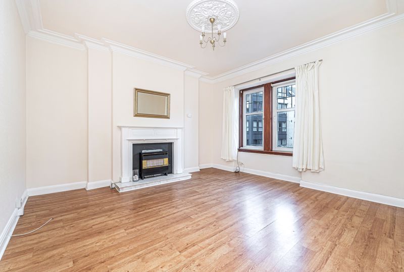 Property photo 1 of 18 Lounge