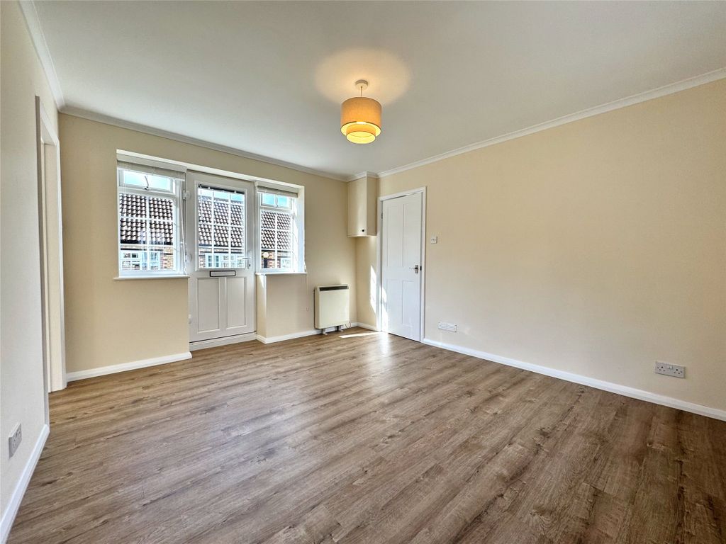 Property photo 2 of 16 Picture No. 33