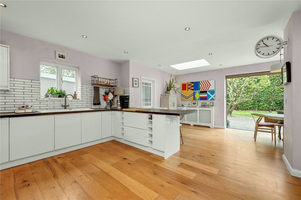 Property photo 1 of 19 Picture No. 08