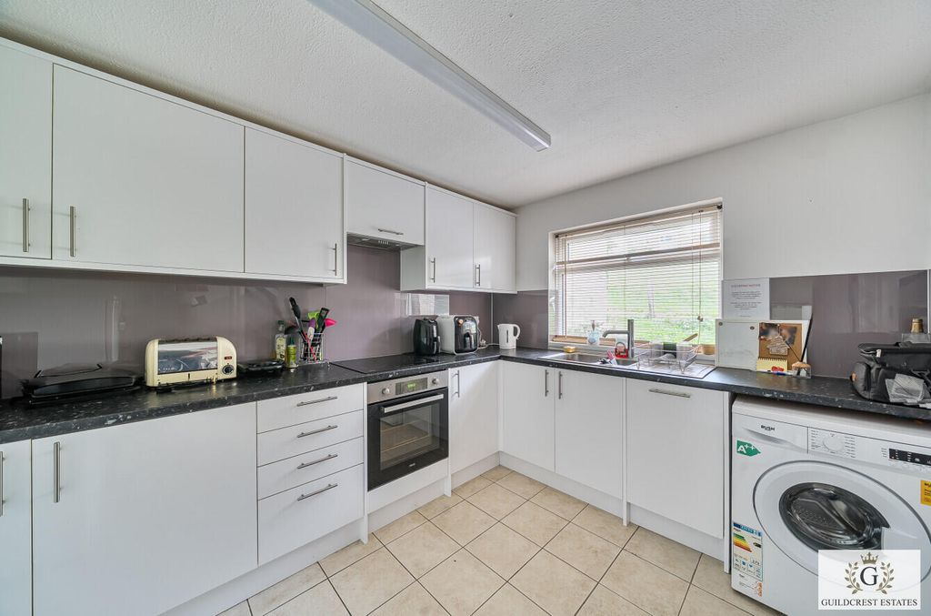 Property photo 3 of 16 Kitchen
