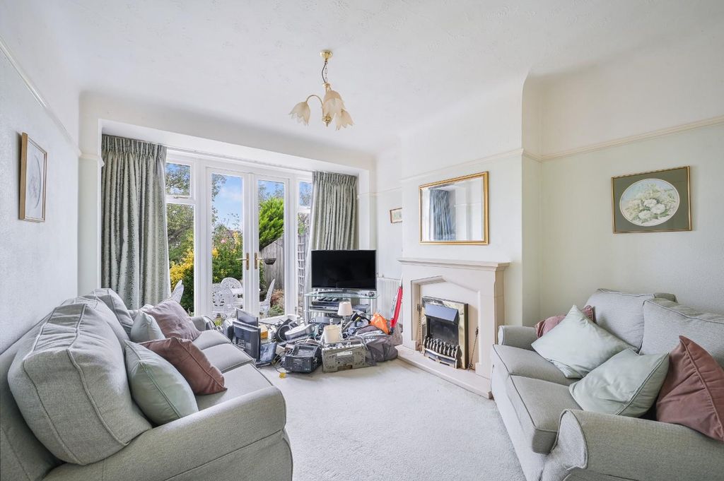 Property photo 2 of 14 Seaforth Gardens (3).Jpg