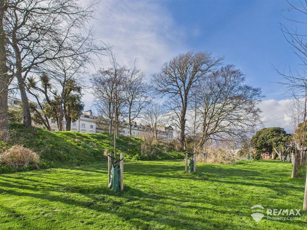 Property photo 2 of 37 Cam02842G0-Pr0182-Still004.Jpg