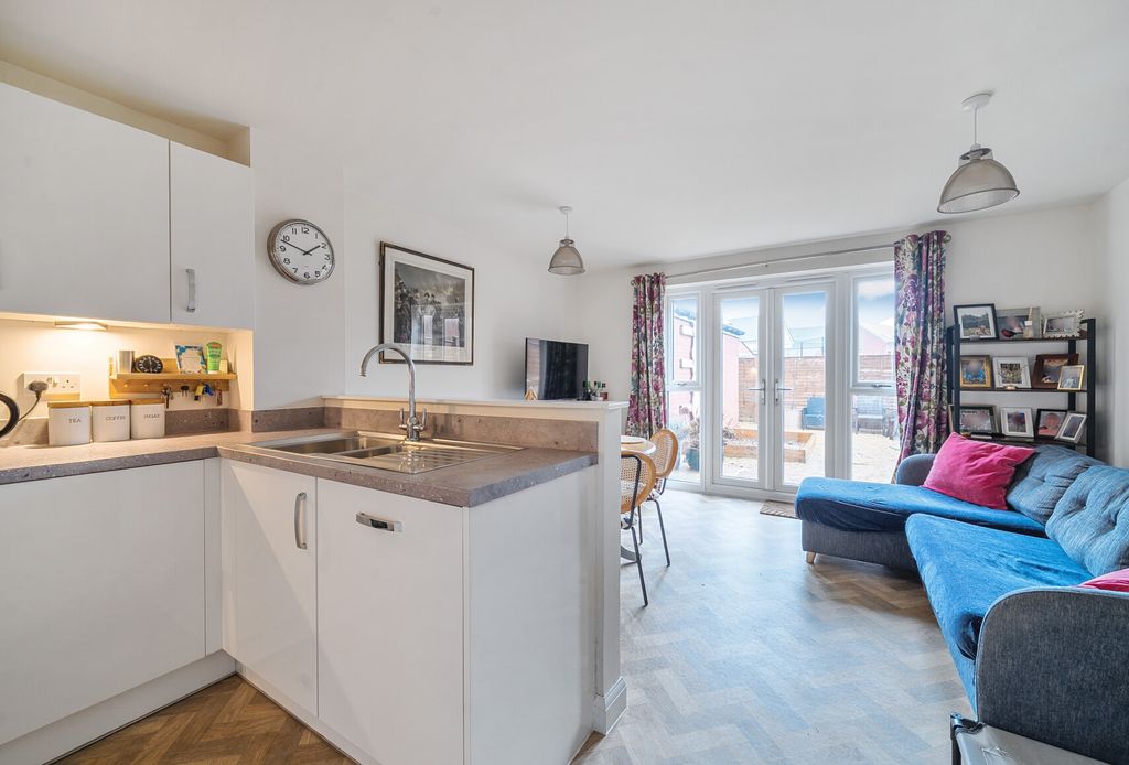 Property photo 2 of 16 1401415-7-696E4B1...