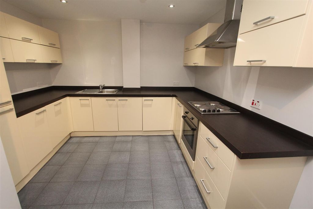 Property photo 2 of 10 Kitchen.Jpg