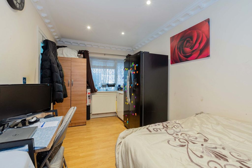 Property photo 3 of 42