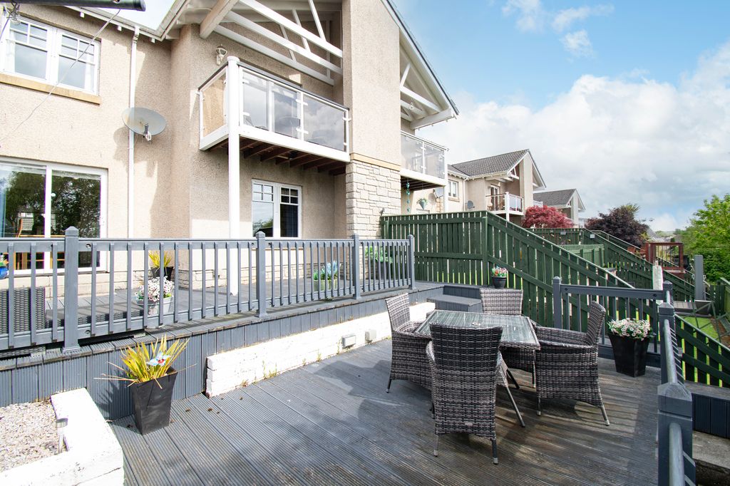 Property photo 2 of 33