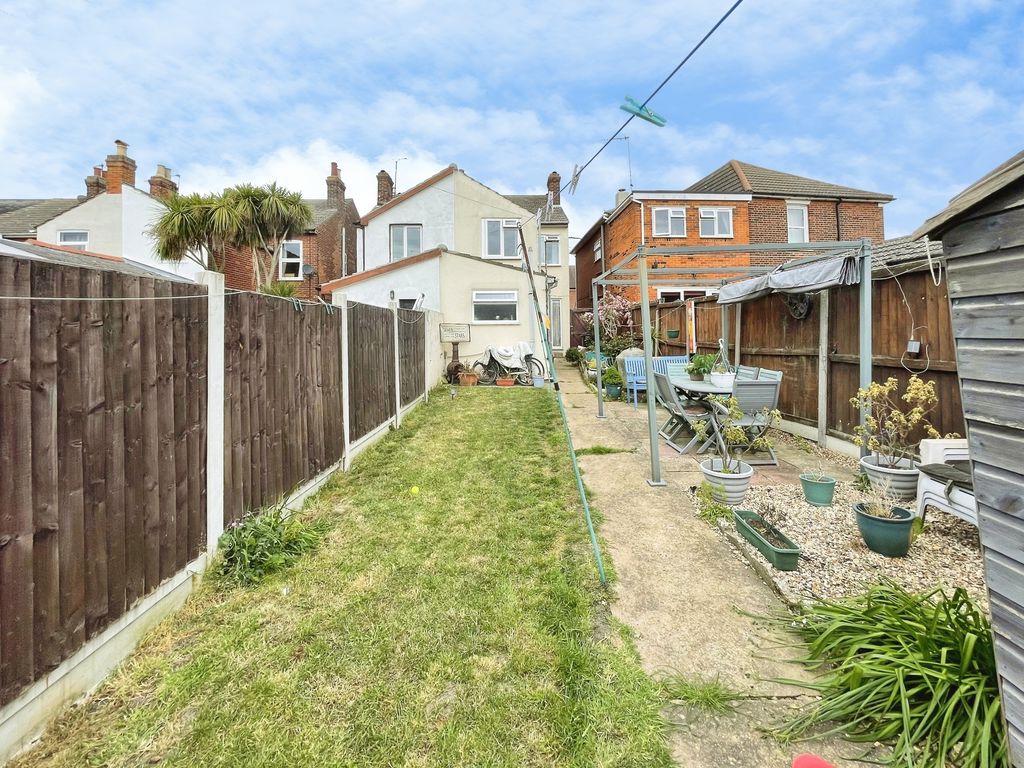 Property photo 2 of 12 Silcott Street