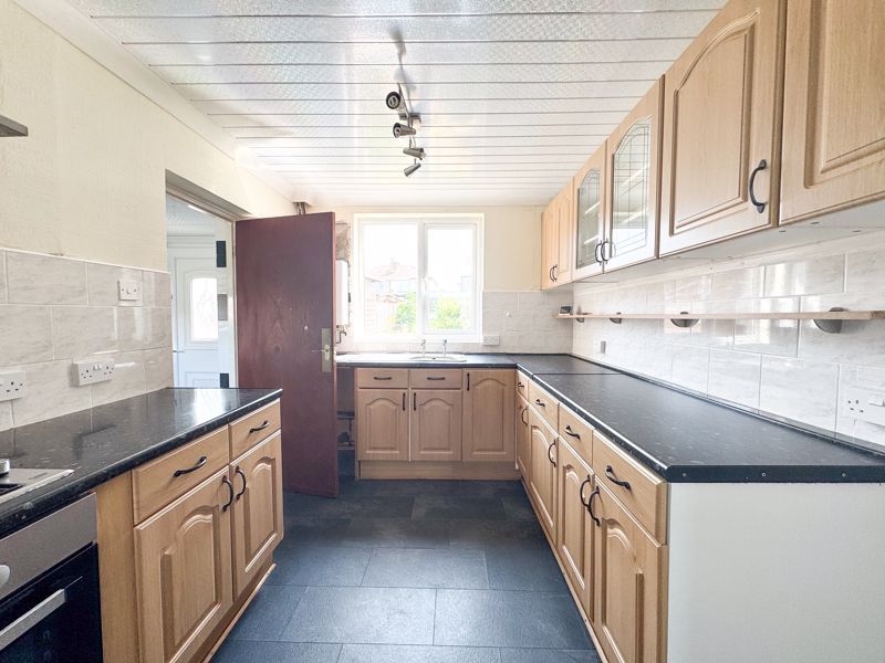 Property photo 2 of 18 Kitchen