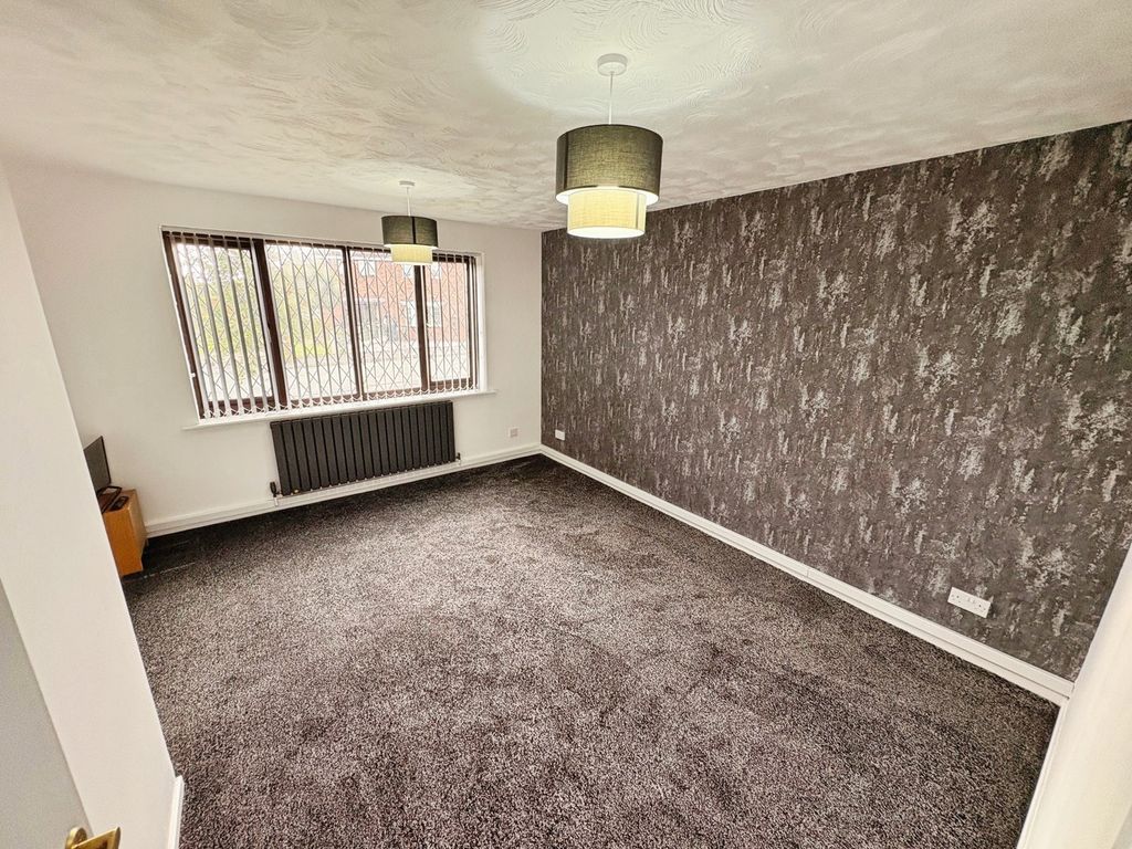 Property photo 3 of 10 Living Room