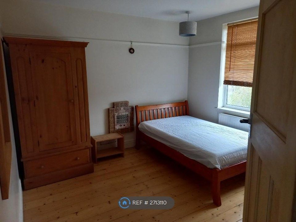 Property photo 2 of 8 Bedroom