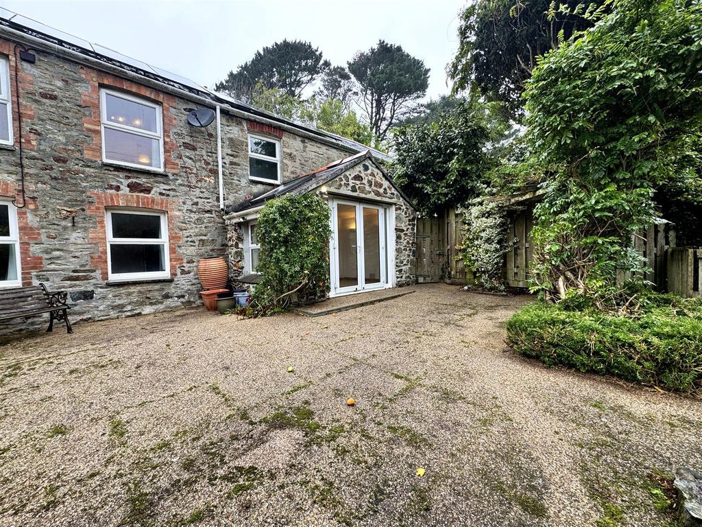 Property photo 1 of 17 Double Fronted Cottage