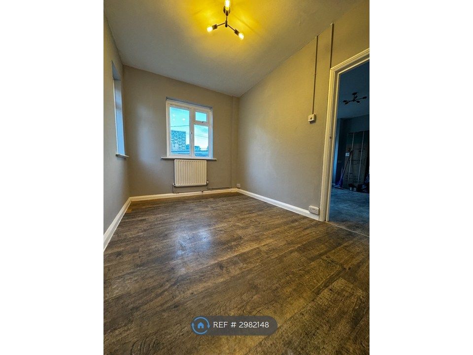 Property photo 2 of 6 Bedroom 2
